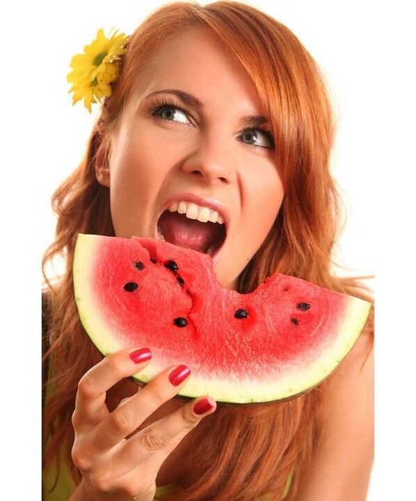 girl eating watermelon on the watermelon diet