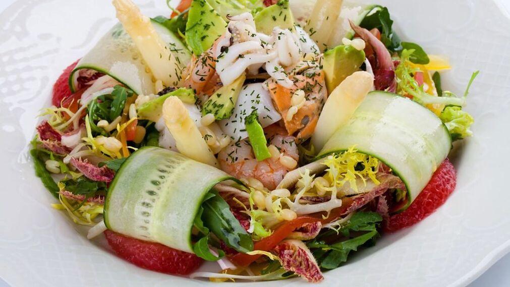 When following the Alternation phase of the Dukan diet, it is recommended to eat seafood salad. 